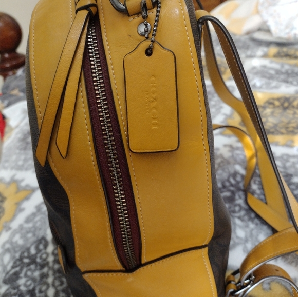 Coach Varsity Signature Jordyn BKPK - Picture 2 of 7